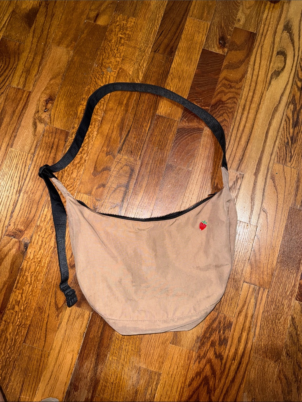 BAGGU medium crescent Shoulder Bag - Minimal Everyday Style